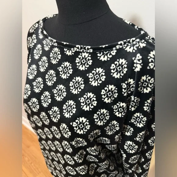 LOFT Black and White Floral Top - Picture 3 of 8